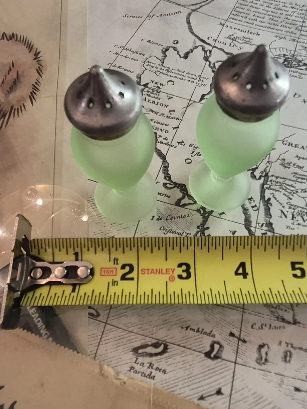 URANIUM JADE VINTAGE SALT/PEPPER SET